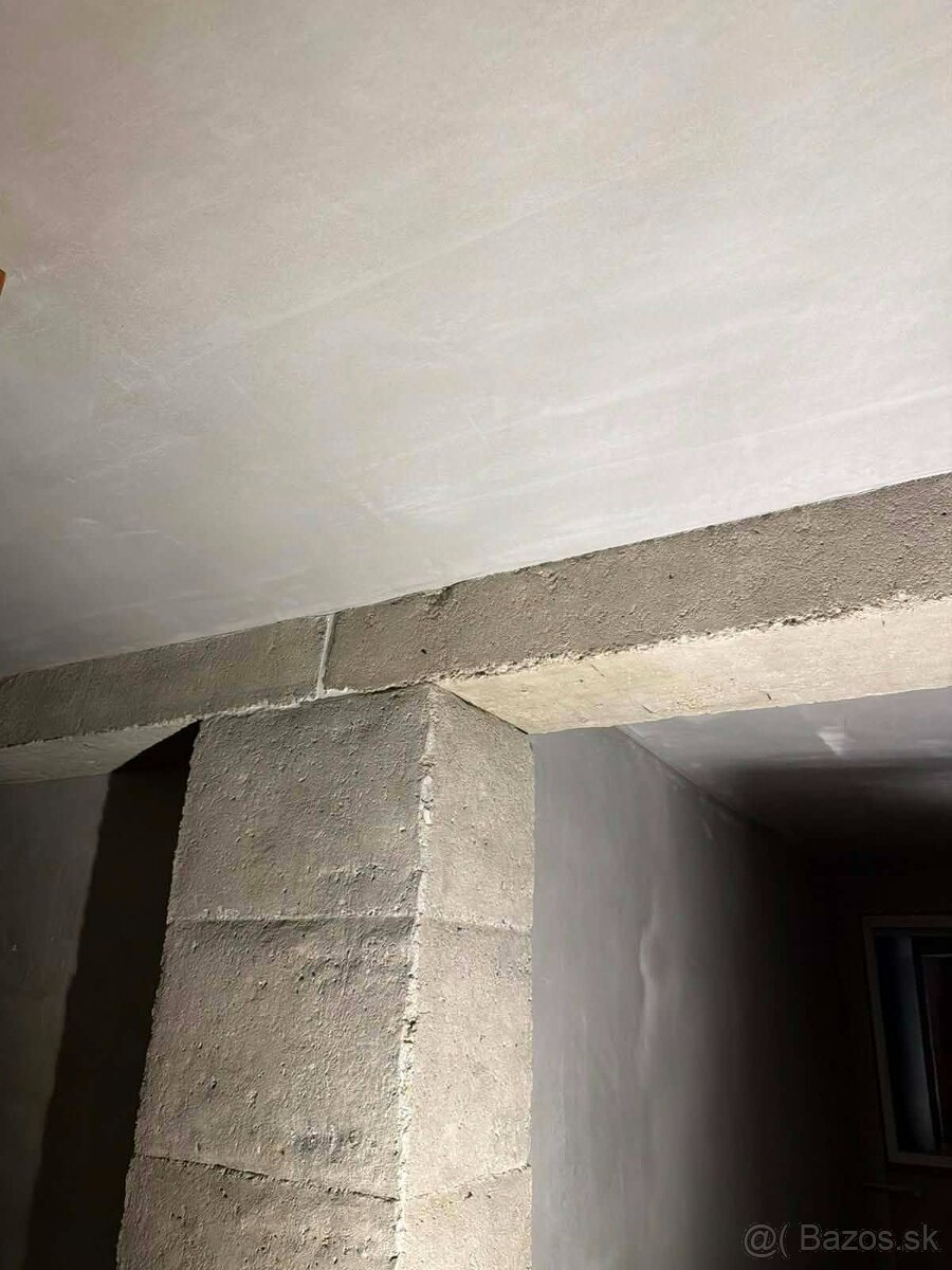 Vápennocementová omietka v pivnici